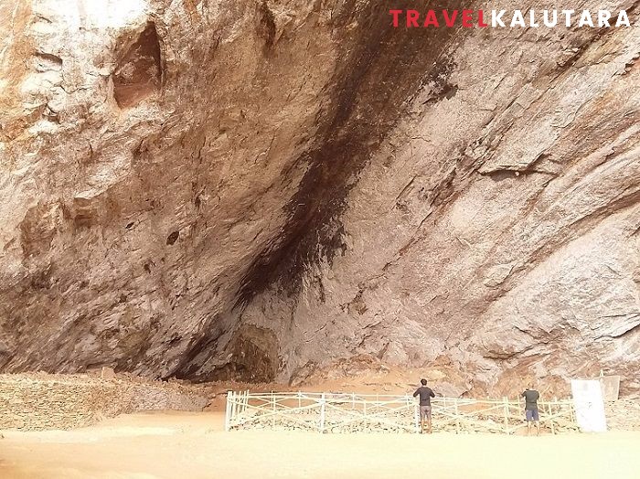 inside of the fa hien caves