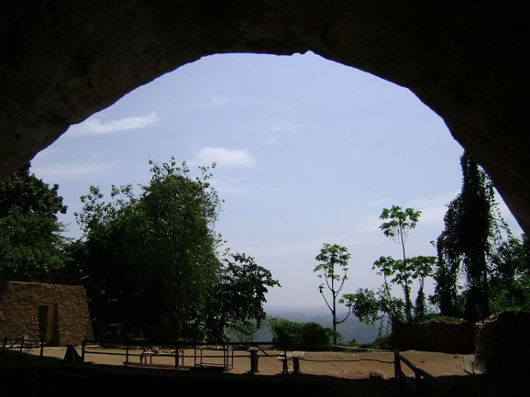 pahiyangala lena is one of the places to visit in kalutara district