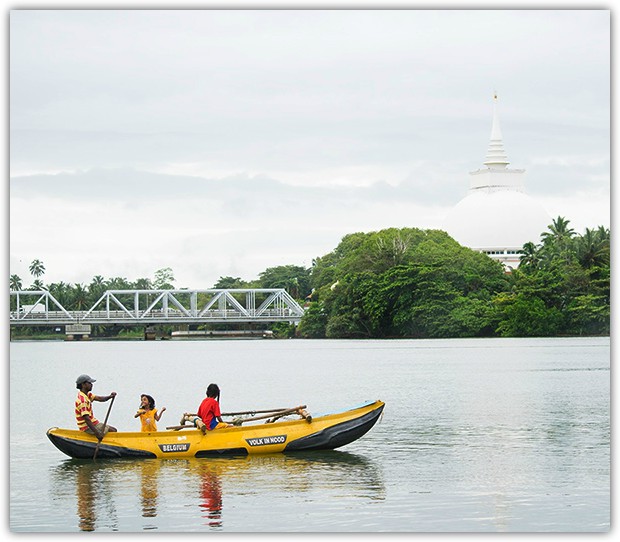 Traditional boat riding in Kalu River