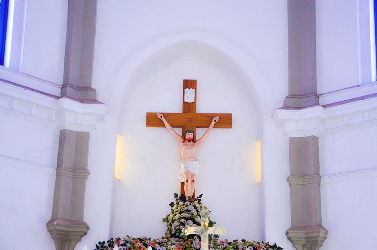 inside of the holy cross church