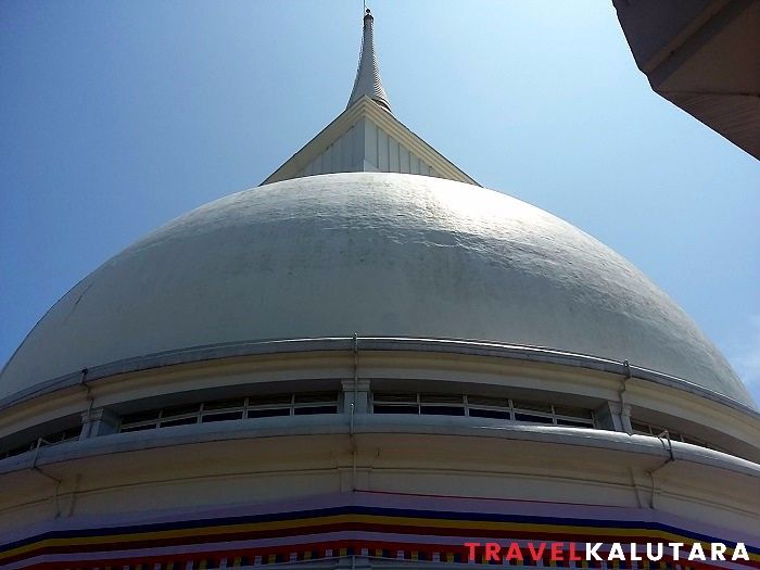 kalutara stupa viewed from the base
