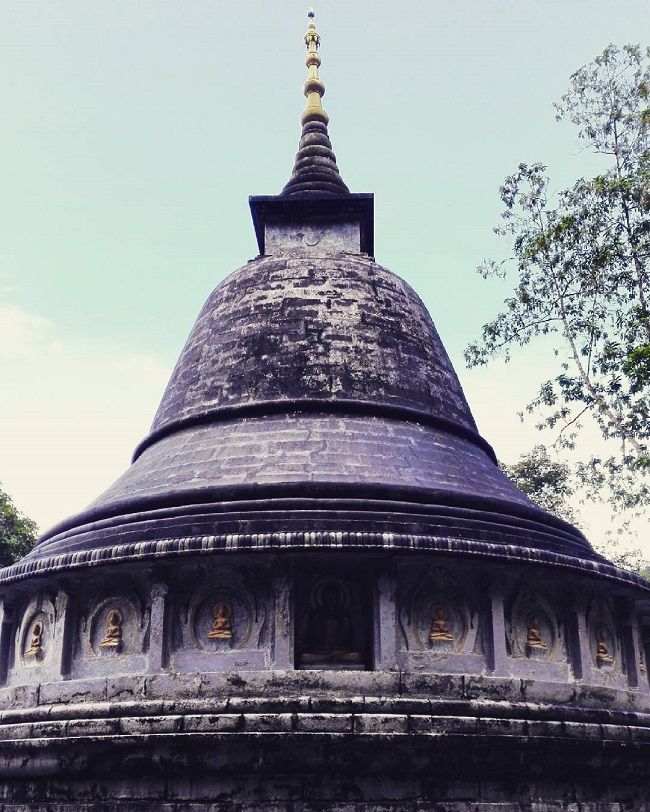 small stupa in kalugala temple