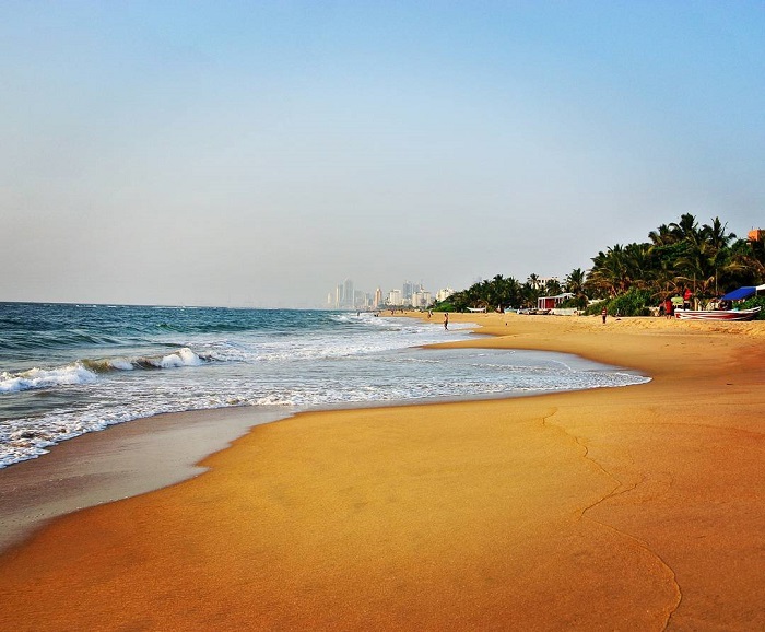 mount lavinia beach sri lanka